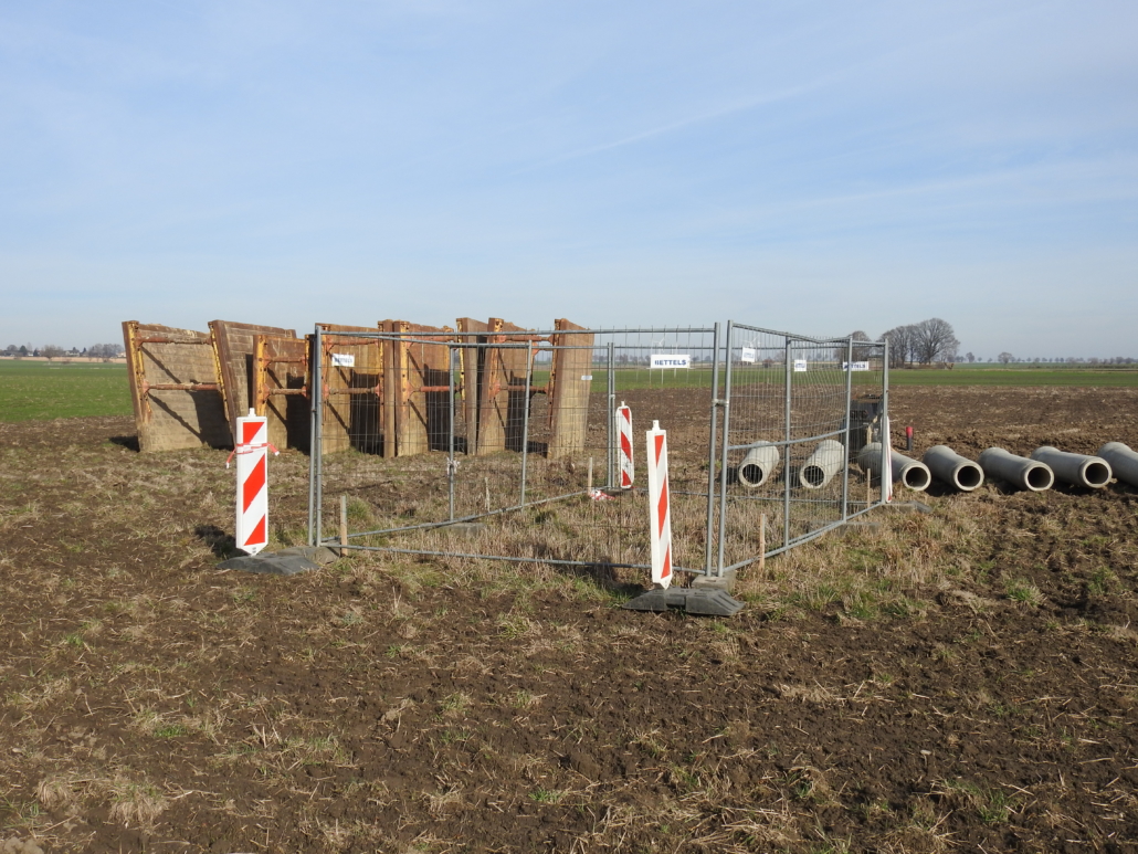 umzäunter Feldhamsterbau in Baugebiet